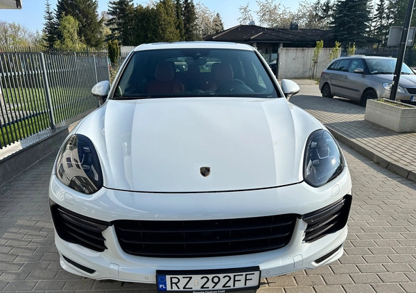 Porsche Cayenne cena 235000 przebieg: 80000, rok produkcji 2016 z Gdańsk małe 121